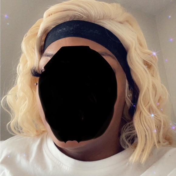 Worn once peek a boo color 26’ hd lace frontal 613 wig - Picture 3 of 3